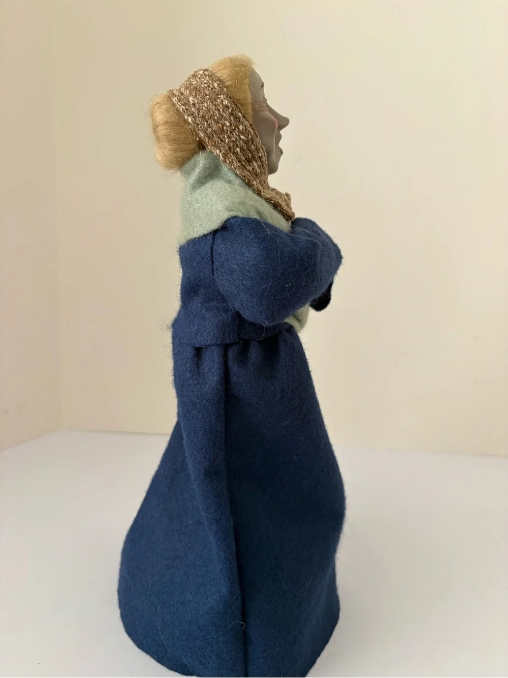 Vintage Byers Choice Lady Caroler Doll. Blue dress w/Green Shawl. 12” on stand.